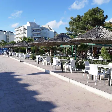 Villa Seafront With A Cozy Garden Golem Golem (Tirana)