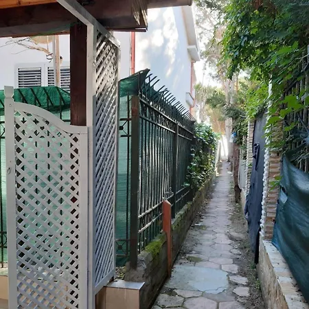 Villa Seafront With A Cozy Garden Golem Golem (Tirana)