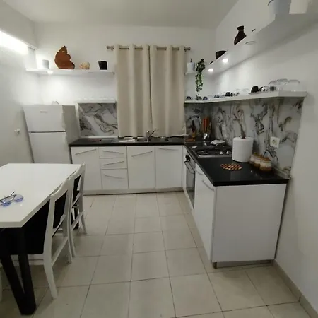 Villa Seafront With A Cozy Garden Golem Golem (Tirana)